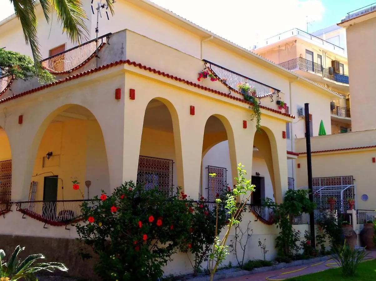Villa Chelia Patti 0*,